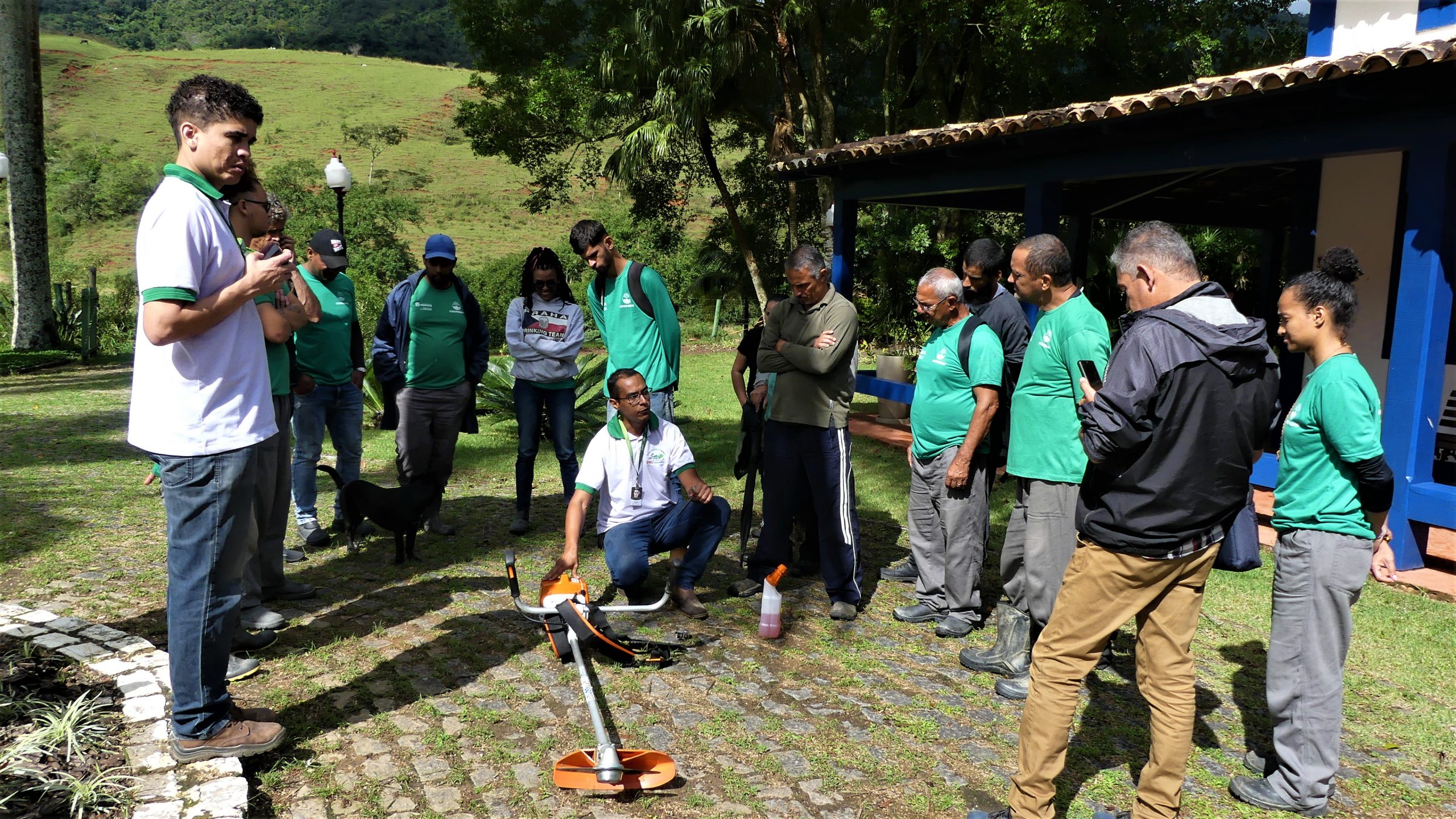 Leia mais sobre o artigo Agricultores familiares e cooperativados recebem informações sobre minimecanização agrícola